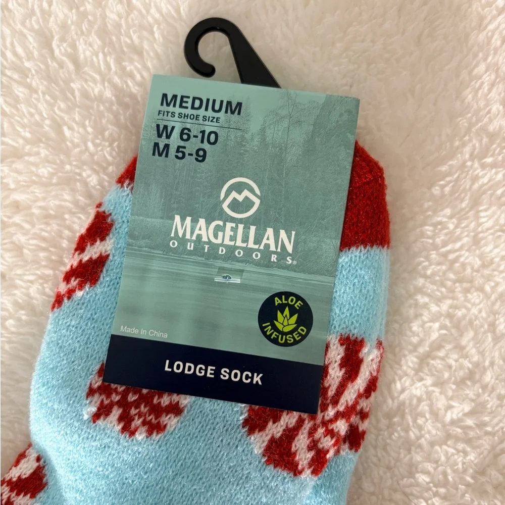 Magellan Outdoors Lodge Socks Size Medium Aloe Infused